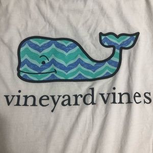 Women’s vineyard vines t shirt